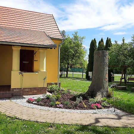Marfi Vendeghaz Villa Magyarszerdahely Exteriör bild